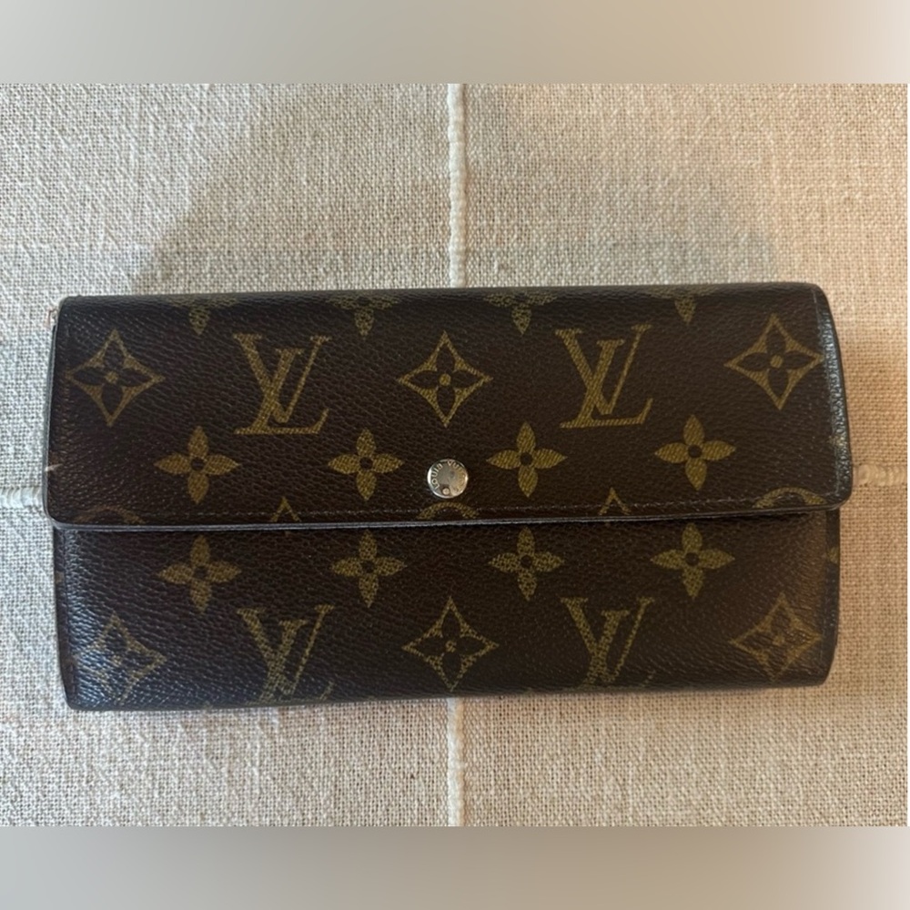 Authentic Louis Vuitton Dark Brown Monogram  Leather Sarah Snap Button Wallet